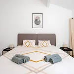 Elegance Au Coeur Du Vieil Antibes 2 Chambres Climatisation 6 Personnes
