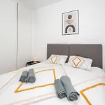 Elegance Au Coeur Du Vieil Antibes 2 Chambres Climatisation 6 Personnes